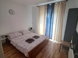 Rooms & Apartments Semić