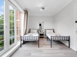 Riverview, studio style room near station R3