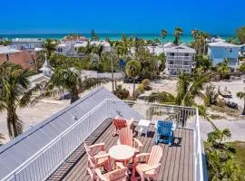 Nautical Tides - 3 Blocks to Beach! Pool Spa! Rooftop Deck by Anna Maria Life Vacation Rentals