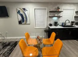 Uptown Modern Escape 4bd 2ba