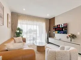 Fourways Luxe Escape, Luxury 2 Bed, 2 Bath, Pool, Gym, Backup Power