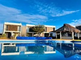 La casa frente a la alberca