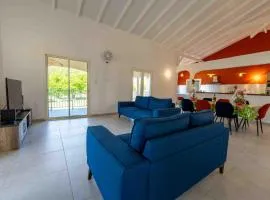 Grande maison lumineuse - 8 personnes - jardin arboré & terrasse