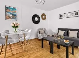 Maisonnette, jardin, terrasse, parking et piscine