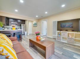 1 Block to Dtwn Pleasanton: Condo w/ Pool Access, hotel em Pleasanton