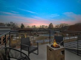 Timber & Tin G 2Bed 2Bath w Pool & Rooftop Deck, hotel a Kanab