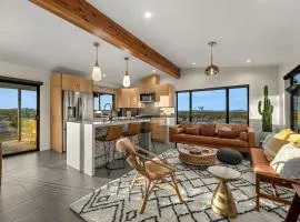 Modern on Mars - NEW Construction - SPA - Fire-pit