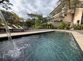 Isabel 201 Loft with terrace and pool in Nosara, hotel i Nicoya