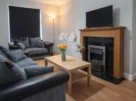 2 Bed Home - Parking Wifi Smart Tv