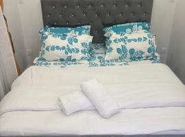 Studio moderne, hôtel à Salles