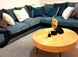 2 Bed Home - Parking Private Garden Wifi