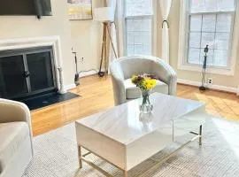 Downtown house w On-site Parking Walk to Capital, Museums B