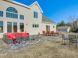 3 Mi to Acadia NP: Spacious Group Getaway!, Hotel in Somesville