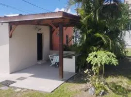 L'escale Foyalaise - wifi, clim, jardin créole, parking privatif