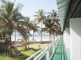 Bungalow Beach Hotel, serviced apartment in Serekunda