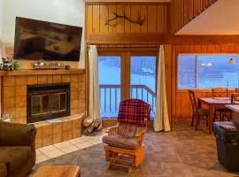 Upson Ski-InandSki-Out, End-Unit Cabin with Fireplace!