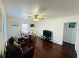 Comfortable 2BR Upper-Level Home in Sugarhouse
