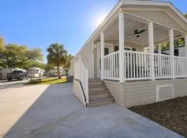 Resort-Style 1 Bedroom with Pools and Hot Tub
