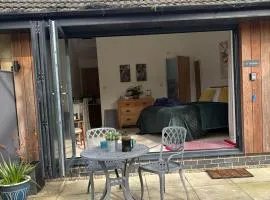 Stylish Studio Near Bath, Free Parking and Patio