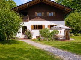 Landhaus No 12 mit privater Sauna, Hotel in Bayrischzell