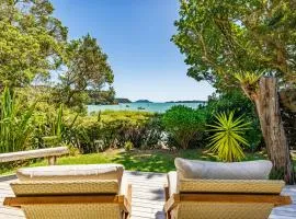 Te Uenga - Parekura Bay Holiday Home