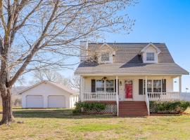 Unique Family Home on Working Ranch in Henderson!, hotel di Henderson