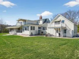 Waterfront Cottage with Private Dock Sunrises & Wildlife on Ashley Cove