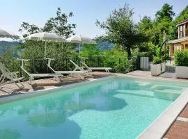 Apartment in Montefortino with communal pool