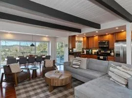4 Bdr Modern Lake House Retreat with Stunning Views