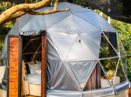 Omghat Glamping - Domo Sarasvasti, Hotel in El Peñol