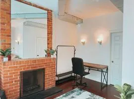 Downtown King Mstr Brdm w TV-Desk-Balcony-Near TTC
