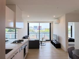 Resort Living at M-City, 2BR 2BA w Parking&Balcony M40, Hotel in Clayton North