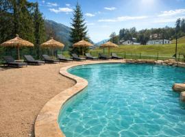 Camping nature 3 étoiles avec piscine - bord de rivière, hotel a Chézery-Forens