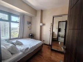 Pet-Friendly Condo with Balcony - Near NAIA Airport, PICC, MOA & Manila Bay - Free Pool, Sauna, Fast WiFi