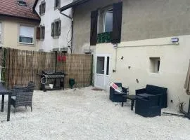 Charmant T2 avec grande terrasse entre lac & montagnes