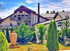VAIAS - Entire Private Villa - Terrace & Mountain View, viešbutis mieste Tirgu Niamcas