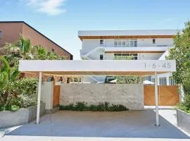 Weekend House
