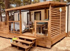 ZEcamping 4 à 500m de la plage piscine chiens acceptés club enfant, Hotel in Pals