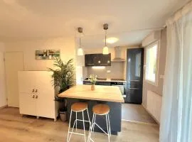 Cozy Apartment Pool View of Cité des Vins