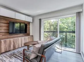 Luxury 2BR Walk to Everything Downtown