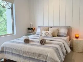 Cosy Private Room in Stylish Townhouse