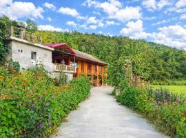 Hoa Ban Trắng Homestay, hotel i Bản Hat