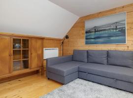 Rodzinny Dom z Ogrodem i Parkingiem z 3 Sypialniami by Noclegi Renters, Hotel in Zastań
