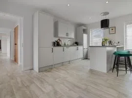 City Hub - 2 Bed Apartment - Short Stays UK Ltd