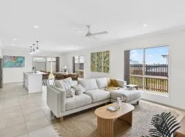 Spacious 4 Bedroom Home, for a Family of 8, Work friendly