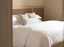 Empress Madani Palace, Mini Hotel & سرا, hotel din Surrey