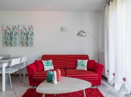 Bellano में, होटल Modern apartment with pool