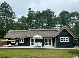 Thatched House With Natural Garden By Sejerø Bay