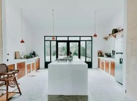 Family Home With Pool Near Lectoure