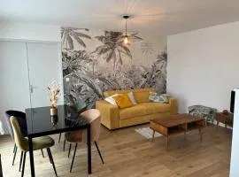 Quiet Cozy warm Green park